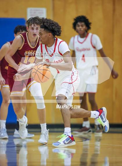 Thumbnail 3 in Eaglecrest vs Rocky Mountain (Cherry Creek High School) photogallery.