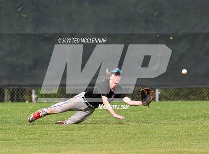 Thumbnail 2 in Two Rivers vs Dover (3A-5 District 1st round) photogallery.