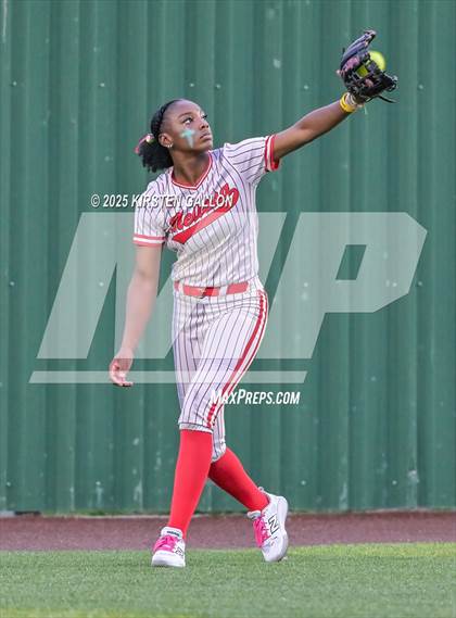 Thumbnail 1 in Melissa vs. Lake Belton (UIL Softball 5A Division I Region II Game 3) photogallery.