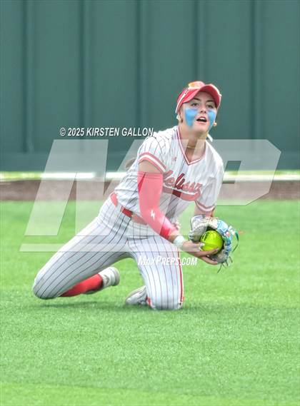Thumbnail 2 in Melissa vs. Lake Belton (UIL Softball 5A Division I Region II Game 3) photogallery.