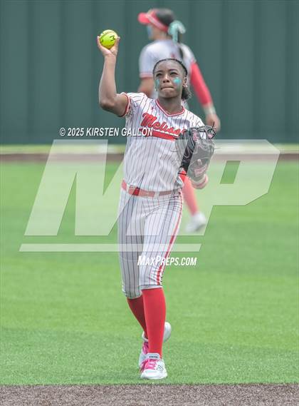 Thumbnail 1 in Melissa vs. Lake Belton (UIL Softball 5A Division I Region II Game 3) photogallery.