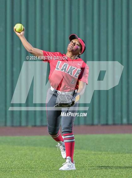 Thumbnail 1 in Melissa vs. Lake Belton (UIL Softball 5A Division I Region II Game 3) photogallery.