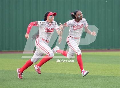 Thumbnail 2 in Melissa vs. Lake Belton (UIL Softball 5A Division I Region II Game 3) photogallery.