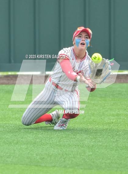 Thumbnail 1 in Melissa vs. Lake Belton (UIL Softball 5A Division I Region II Game 3) photogallery.