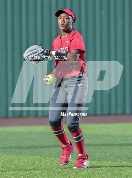 Thumbnail 3 in Melissa vs. Lake Belton (UIL Softball 5A Division I Region II Game 3) photogallery.