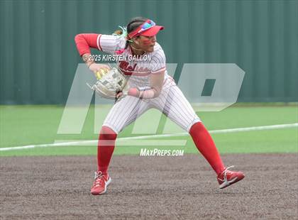 Thumbnail 2 in Melissa vs. Lake Belton (UIL Softball 5A Division I Region II Game 3) photogallery.