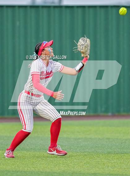 Thumbnail 3 in Melissa vs. Lake Belton (UIL Softball 5A Division I Region II Game 3) photogallery.