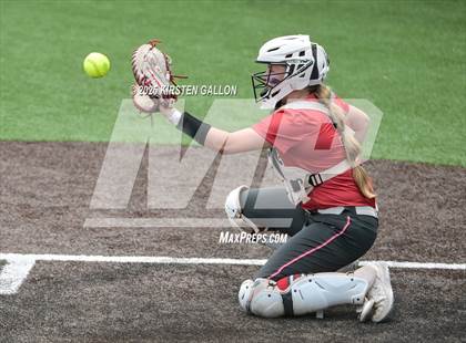 Thumbnail 3 in Melissa vs. Lake Belton (UIL Softball 5A Division I Region II Game 3) photogallery.