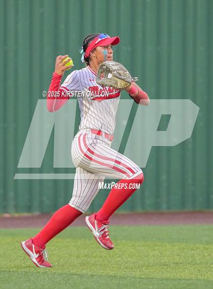 Thumbnail 1 in Melissa vs. Lake Belton (UIL Softball 5A Division I Region II Game 3) photogallery.