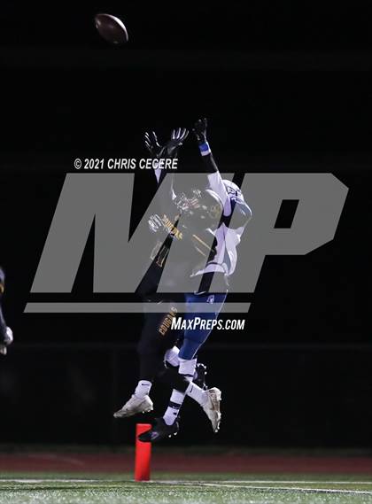 Thumbnail 2 in Batavia vs. Honeoye Falls-Lima (Section 5 Class B Final) photogallery.