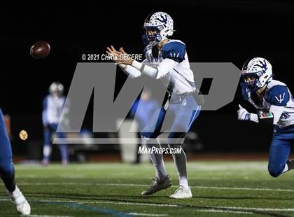 Thumbnail 2 in Batavia vs. Honeoye Falls-Lima (Section 5 Class B Final) photogallery.