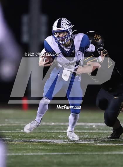 Thumbnail 2 in Batavia vs. Honeoye Falls-Lima (Section 5 Class B Final) photogallery.