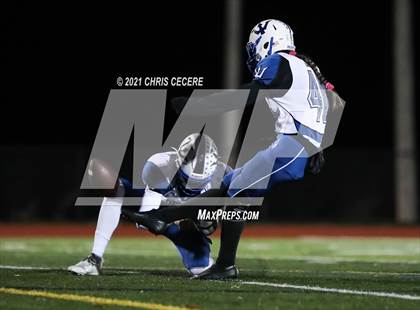 Thumbnail 3 in Batavia vs. Honeoye Falls-Lima (Section 5 Class B Final) photogallery.