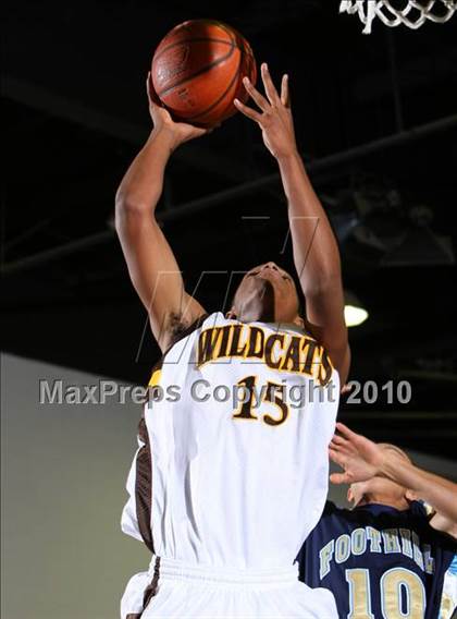 Thumbnail 1 in Foothill vs. El Camino (Desert Heat Invitational) photogallery.