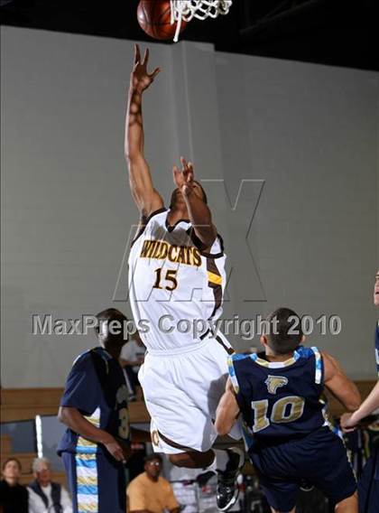 Thumbnail 2 in Foothill vs. El Camino (Desert Heat Invitational) photogallery.