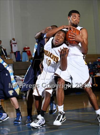 Thumbnail 3 in Foothill vs. El Camino (Desert Heat Invitational) photogallery.