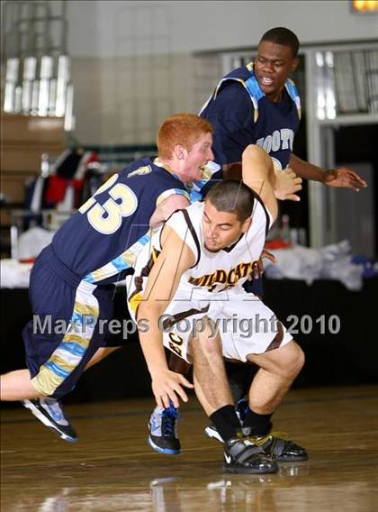 Thumbnail 3 in Foothill vs. El Camino (Desert Heat Invitational) photogallery.