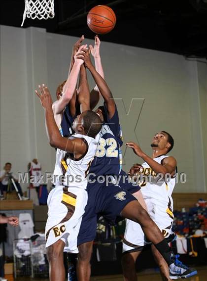 Thumbnail 2 in Foothill vs. El Camino (Desert Heat Invitational) photogallery.