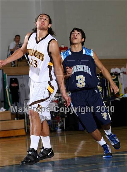 Thumbnail 1 in Foothill vs. El Camino (Desert Heat Invitational) photogallery.