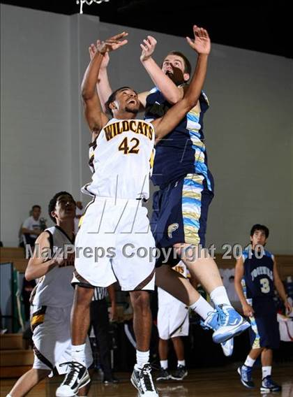 Thumbnail 2 in Foothill vs. El Camino (Desert Heat Invitational) photogallery.