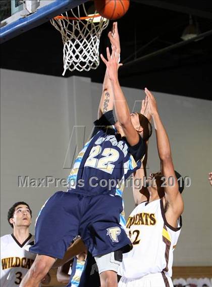 Thumbnail 2 in Foothill vs. El Camino (Desert Heat Invitational) photogallery.