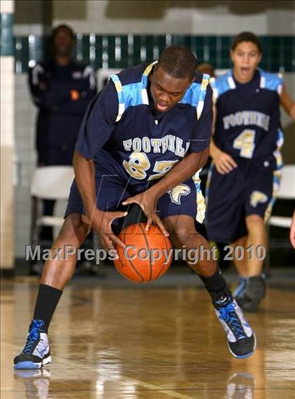 Thumbnail 2 in Foothill vs. El Camino (Desert Heat Invitational) photogallery.
