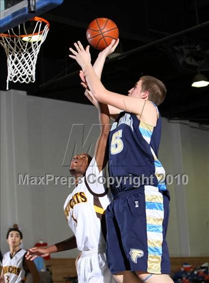 Thumbnail 1 in Foothill vs. El Camino (Desert Heat Invitational) photogallery.