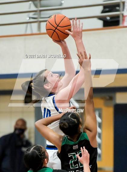 Thumbnail 2 in Highlands Ranch vs. Konawaena (Nike Tournament of Champions) photogallery.
