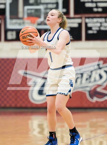 Thumbnail 3 in Highlands Ranch vs. Konawaena (Nike Tournament of Champions) photogallery.