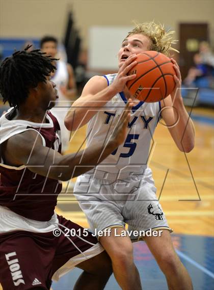 Thumbnail 1 in Lockhart @ Tivy photogallery.