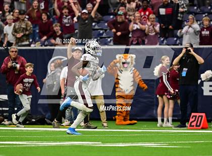 Thumbnail 3 in Cuero vs. Silsbee (UIL 4A Div 2 Region 3 Final) photogallery.