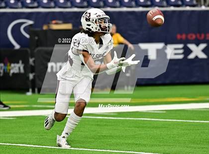 Thumbnail 3 in Cuero vs. Silsbee (UIL 4A Div 2 Region 3 Final) photogallery.