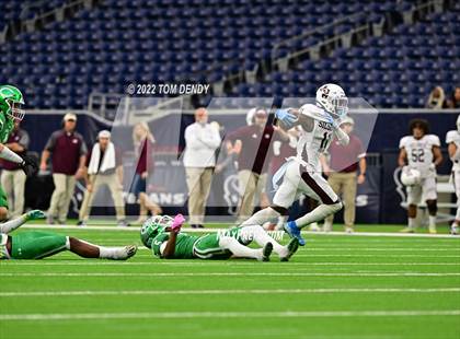 Thumbnail 3 in Cuero vs. Silsbee (UIL 4A Div 2 Region 3 Final) photogallery.
