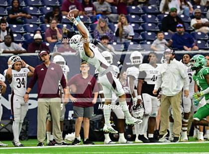 Thumbnail 1 in Cuero vs. Silsbee (UIL 4A Div 2 Region 3 Final) photogallery.