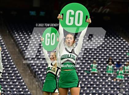 Thumbnail 3 in Cuero vs. Silsbee (UIL 4A Div 2 Region 3 Final) photogallery.