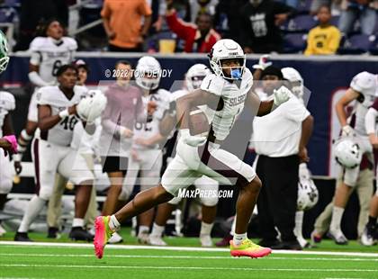 Thumbnail 1 in Cuero vs. Silsbee (UIL 4A Div 2 Region 3 Final) photogallery.