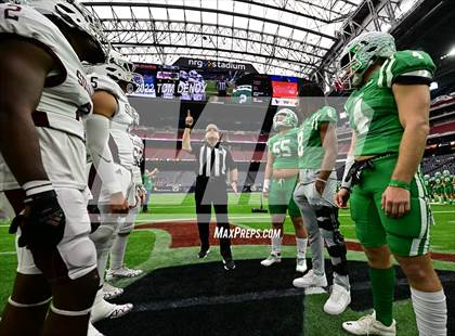 Thumbnail 3 in Cuero vs. Silsbee (UIL 4A Div 2 Region 3 Final) photogallery.