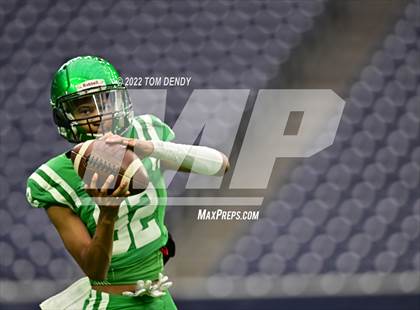 Thumbnail 1 in Cuero vs. Silsbee (UIL 4A Div 2 Region 3 Final) photogallery.