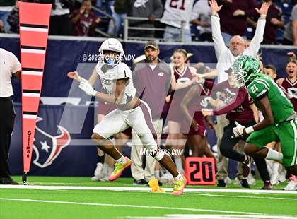 Thumbnail 1 in Cuero vs. Silsbee (UIL 4A Div 2 Region 3 Final) photogallery.