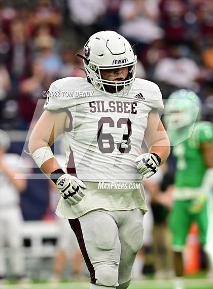 Thumbnail 1 in Cuero vs. Silsbee (UIL 4A Div 2 Region 3 Final) photogallery.