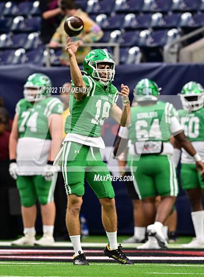 Thumbnail 3 in Cuero vs. Silsbee (UIL 4A Div 2 Region 3 Final) photogallery.