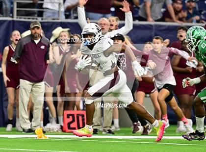 Thumbnail 3 in Cuero vs. Silsbee (UIL 4A Div 2 Region 3 Final) photogallery.