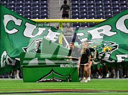 Thumbnail 1 in Cuero vs. Silsbee (UIL 4A Div 2 Region 3 Final) photogallery.