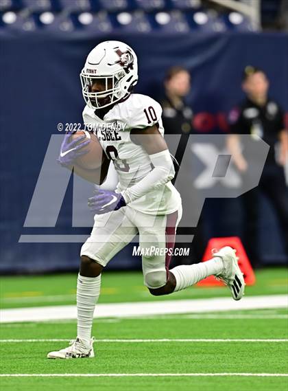 Thumbnail 1 in Cuero vs. Silsbee (UIL 4A Div 2 Region 3 Final) photogallery.