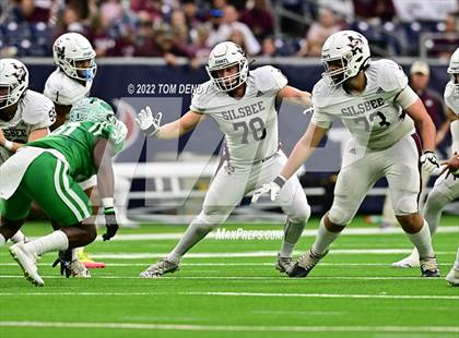 Thumbnail 1 in Cuero vs. Silsbee (UIL 4A Div 2 Region 3 Final) photogallery.