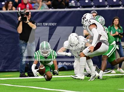 Thumbnail 2 in Cuero vs. Silsbee (UIL 4A Div 2 Region 3 Final) photogallery.