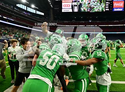 Thumbnail 2 in Cuero vs. Silsbee (UIL 4A Div 2 Region 3 Final) photogallery.