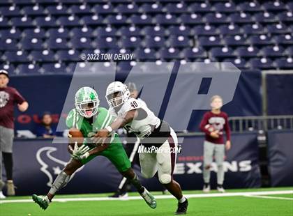 Thumbnail 1 in Cuero vs. Silsbee (UIL 4A Div 2 Region 3 Final) photogallery.