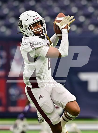 Thumbnail 2 in Cuero vs. Silsbee (UIL 4A Div 2 Region 3 Final) photogallery.