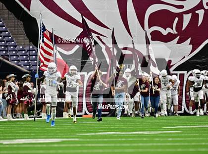 Thumbnail 1 in Cuero vs. Silsbee (UIL 4A Div 2 Region 3 Final) photogallery.